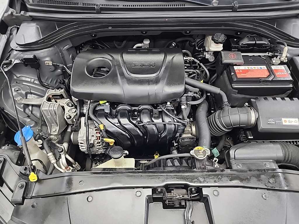 HYUNDAI Avante - Vista 5