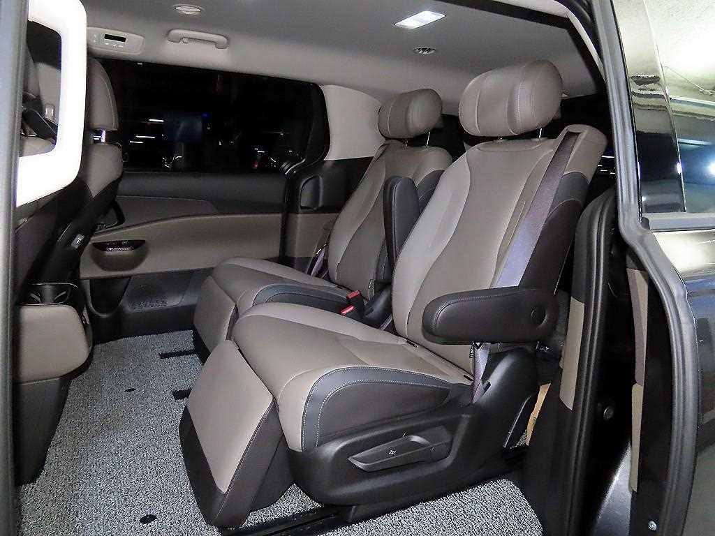 KIA Carnival - Vista 7