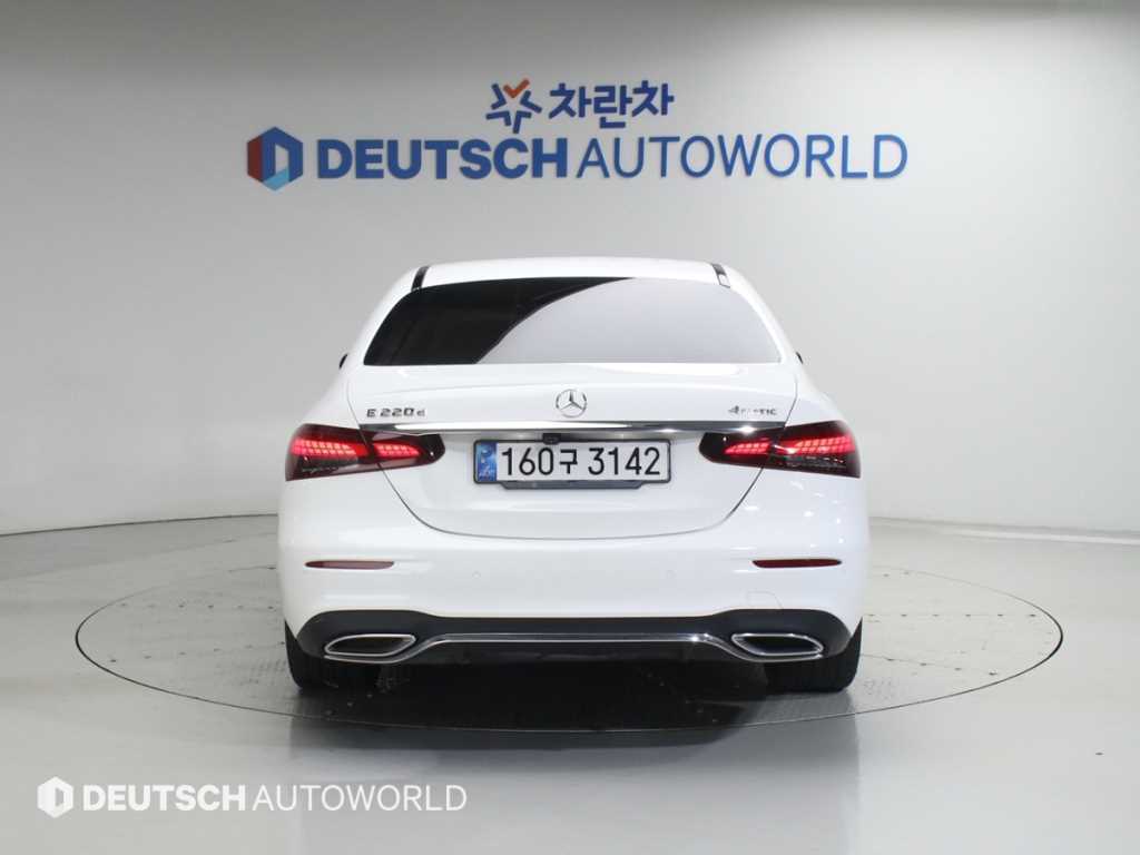 Mercedes Benz E class - Vista 4