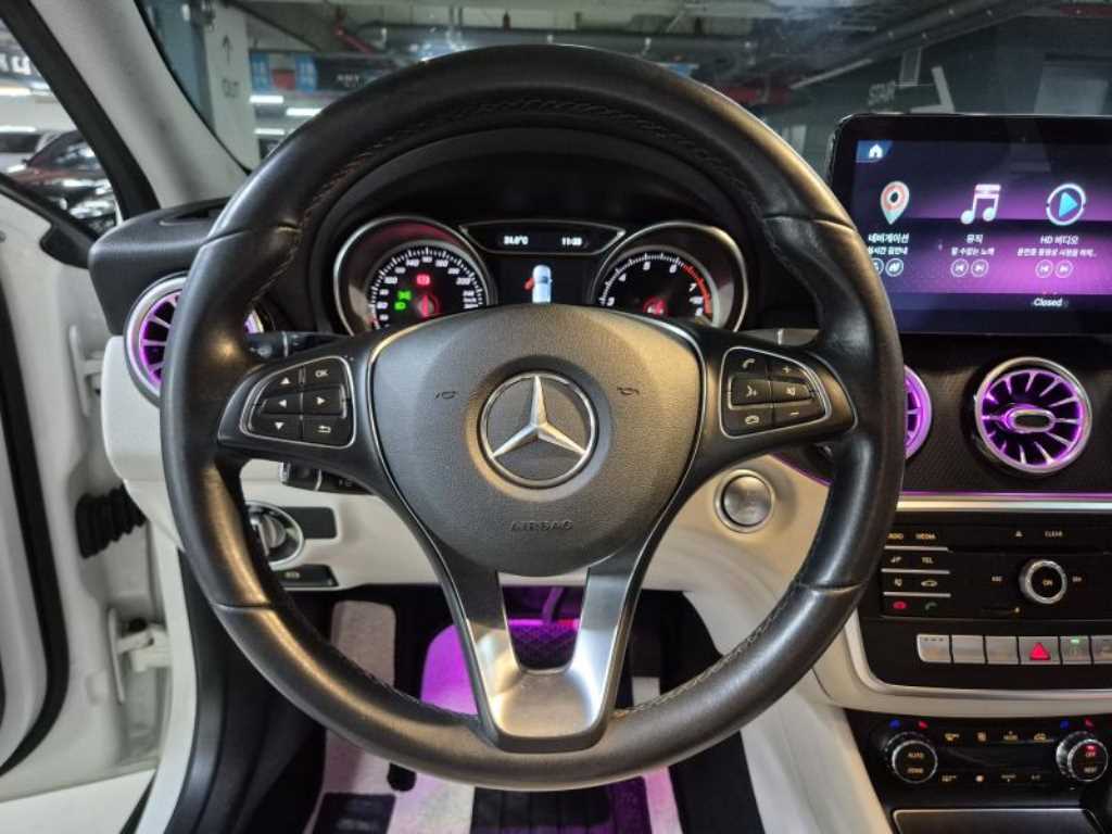 Mercedes Benz GLA Class - Vista 10