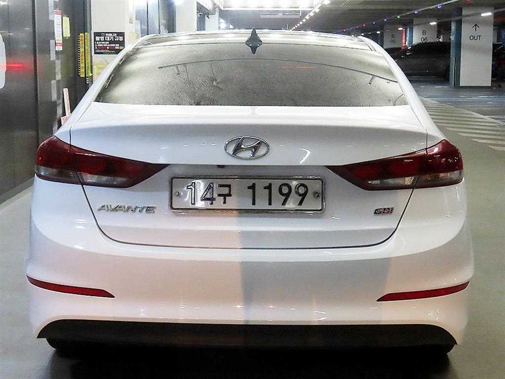 HYUNDAI Avante - Vista 5
