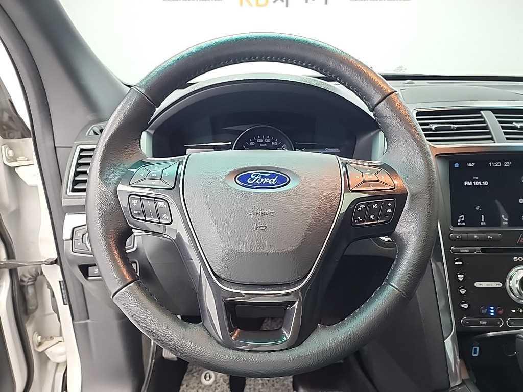 Ford Explorer - Vista 9