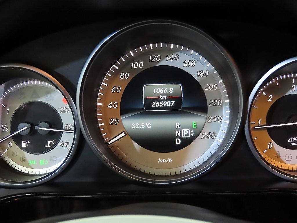 Mercedes Benz E class - Vista 9