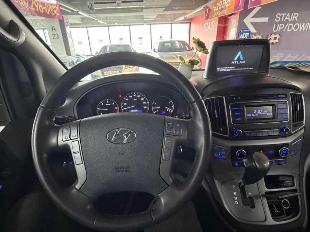 HYUNDAI Starex - Vista 10