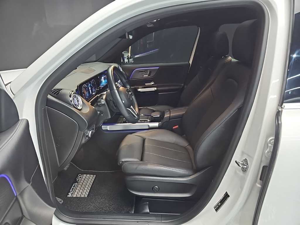 Mercedes Benz GLB Class - Vista 11