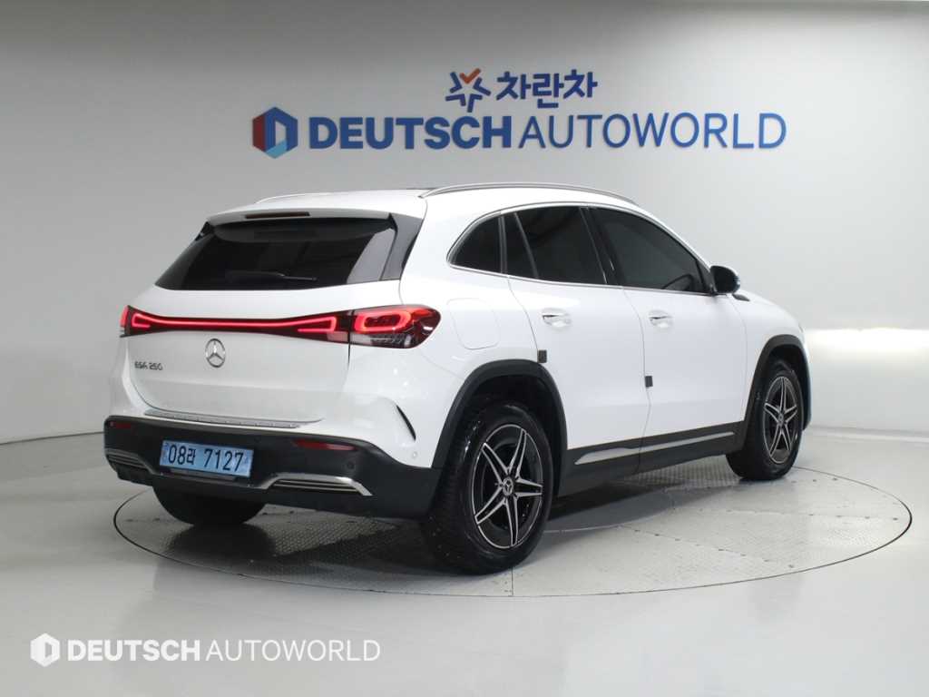 Mercedes Benz EQA - Vista 2