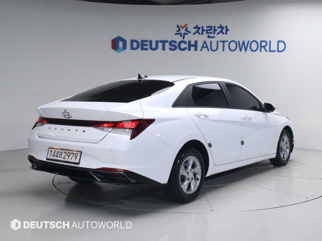 HYUNDAI Avante - Vista 2