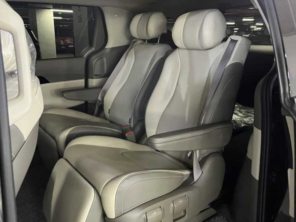 KIA Carnival - Vista 7