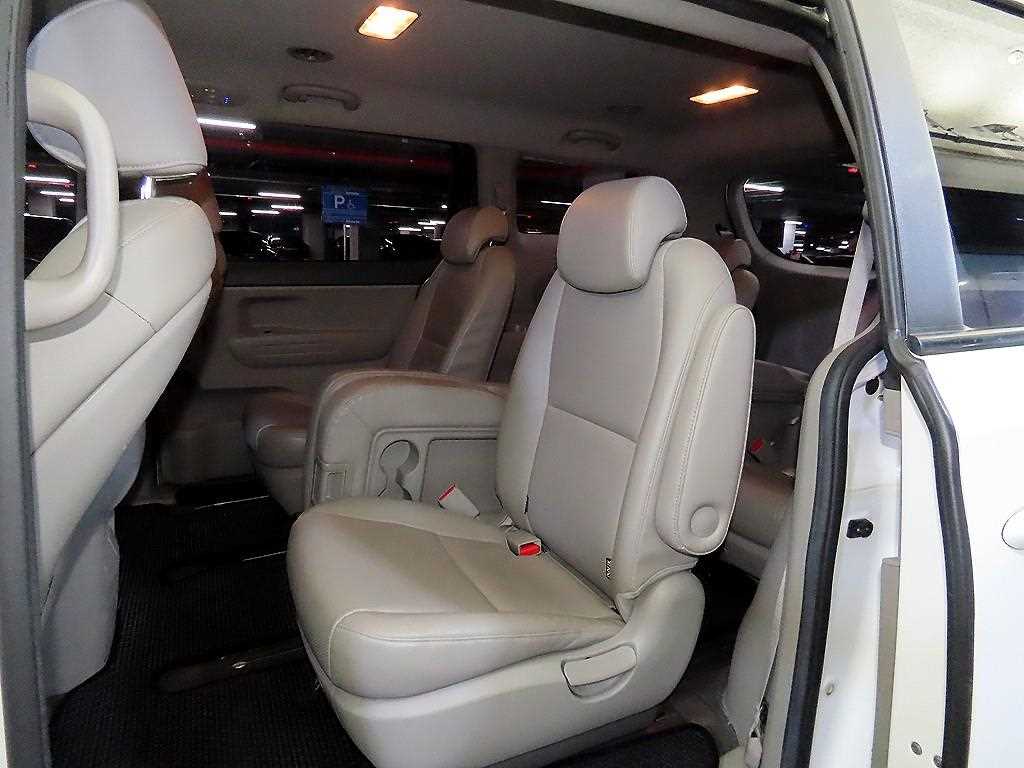 KIA Carnival - Vista 7