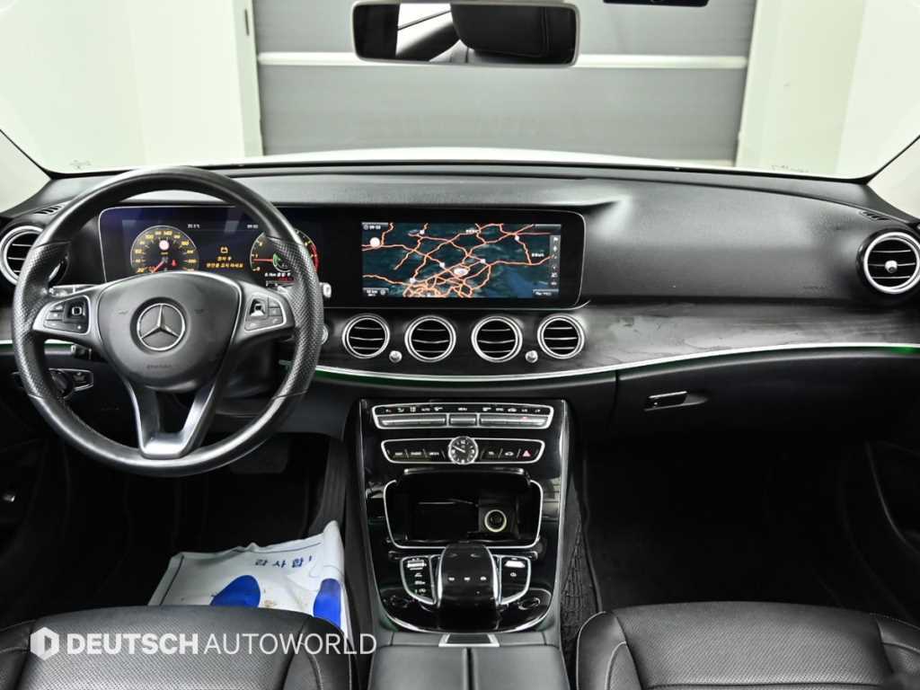 Mercedes Benz E class - Vista 7