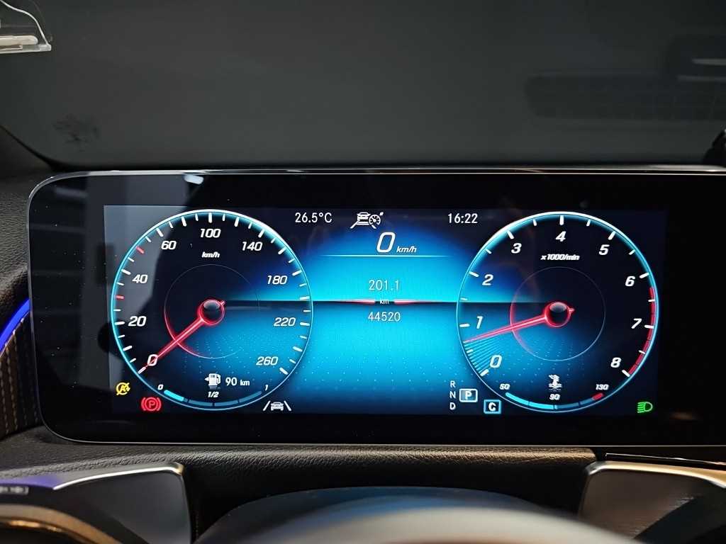 Mercedes Benz GLB Class - Vista 6