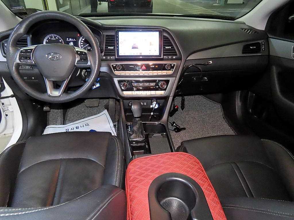 HYUNDAI Sonata - Vista 10