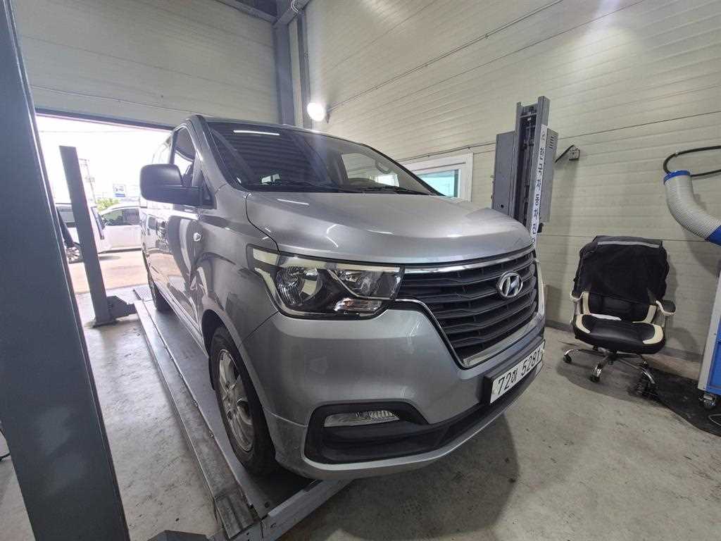 HYUNDAI Starex - Vista 4
