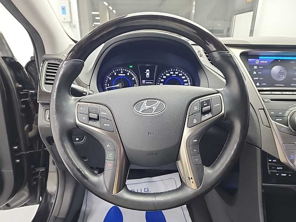HYUNDAI Grandeur - Vista 9