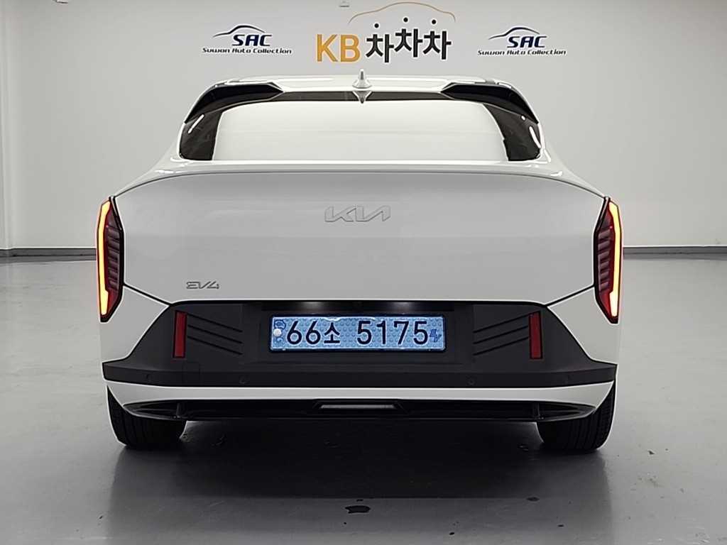 KIA EV4 - Vista 3