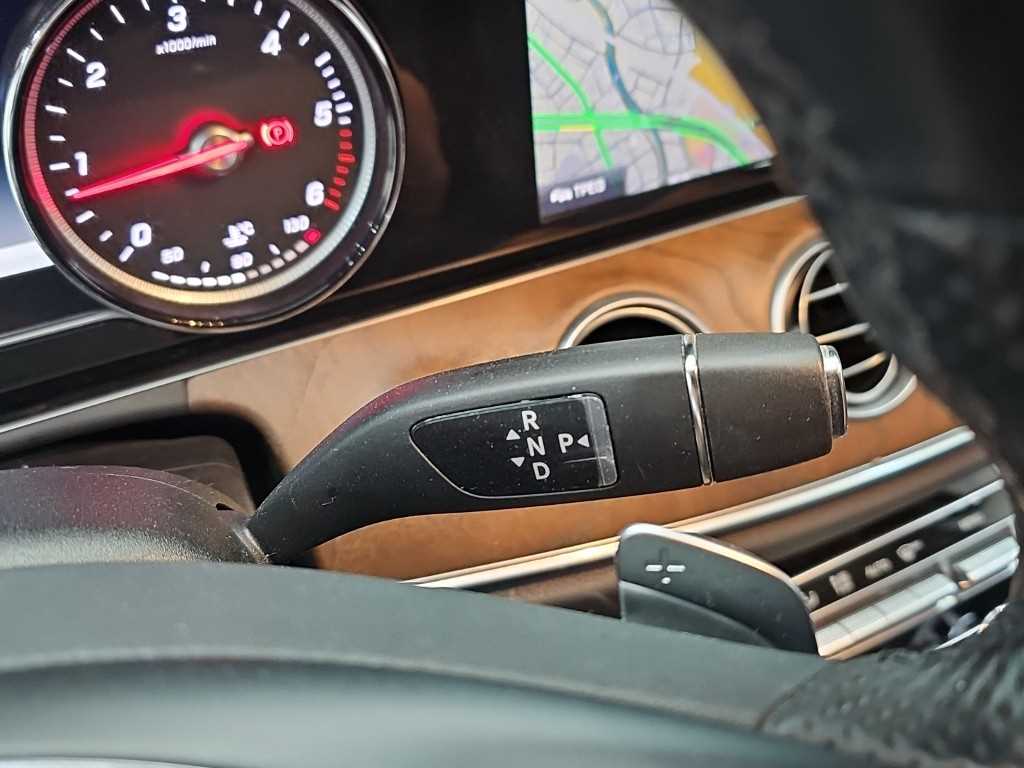 Mercedes Benz E class - Vista 8