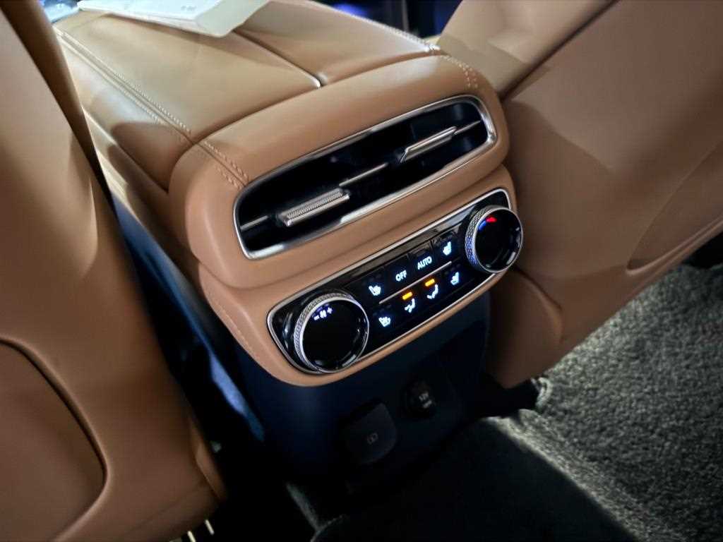 Genesis GV80 - Vista 7