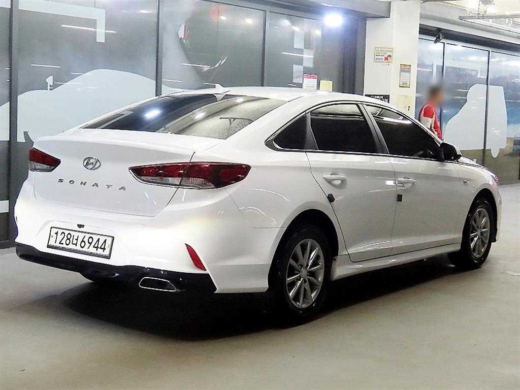 HYUNDAI Sonata - Vista 4