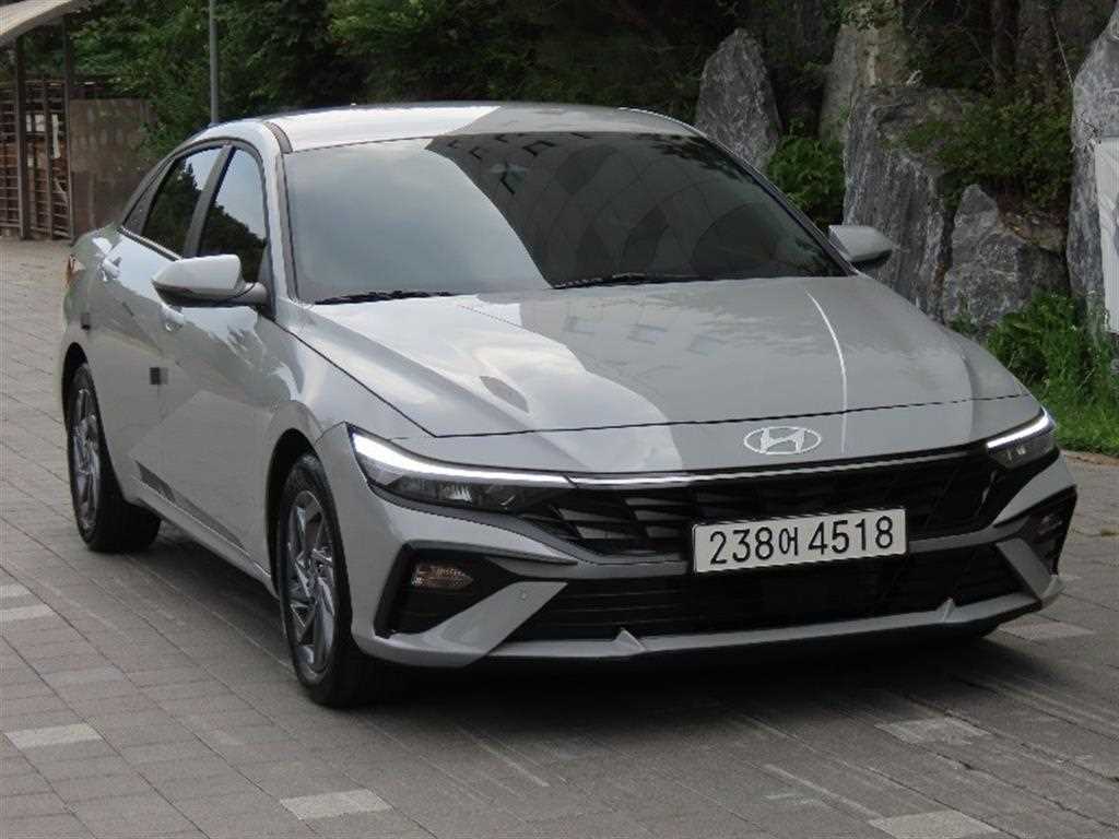 HYUNDAI Avante - Vista 2