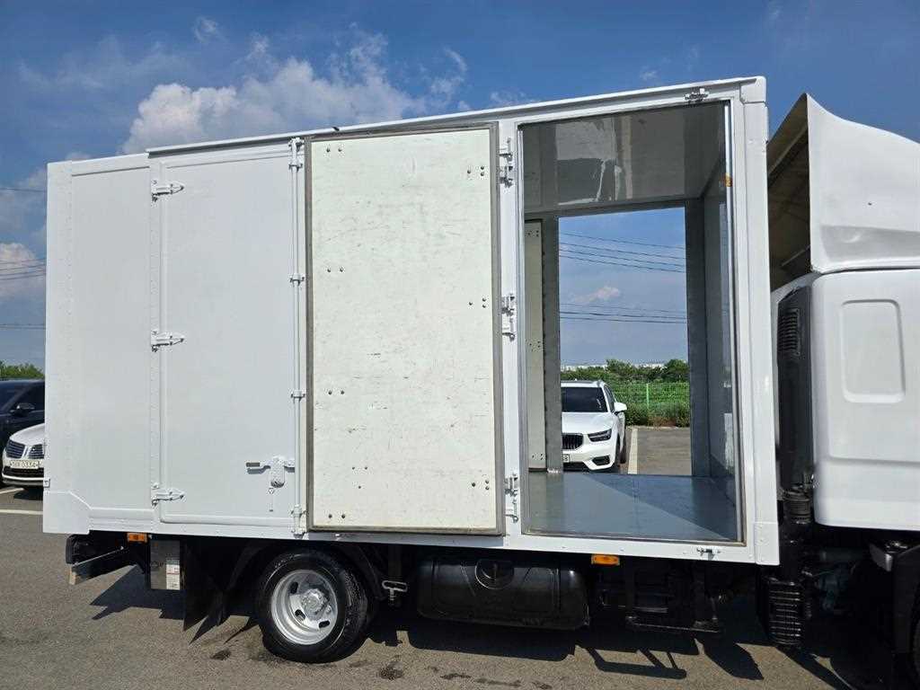 medium and large cargo truck - Vista 12