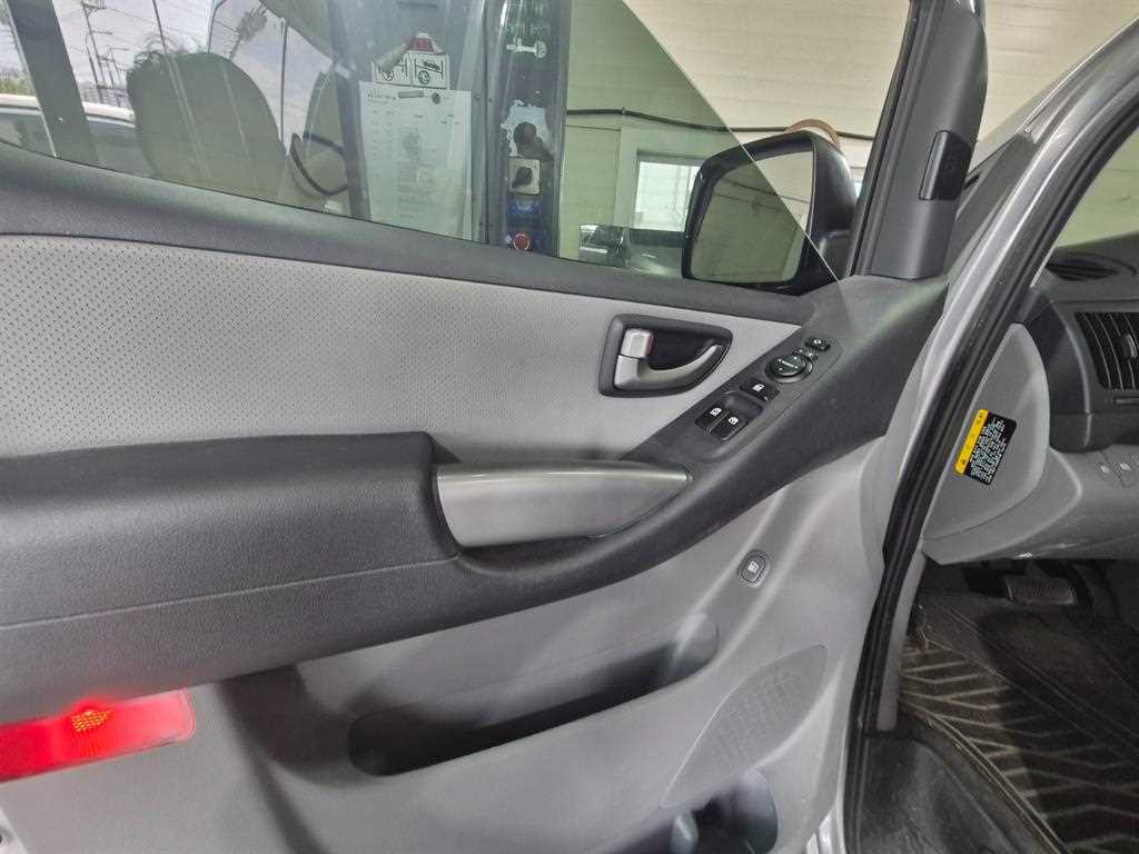 HYUNDAI Starex - Vista 8