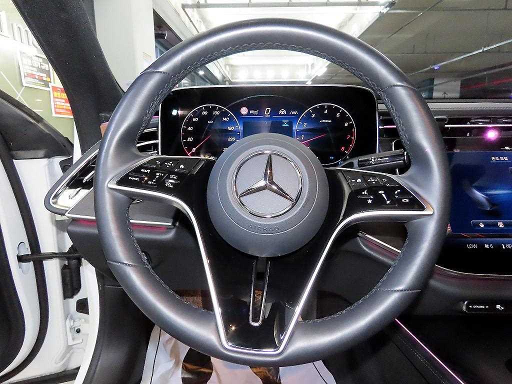 Mercedes Benz E class - Vista 8