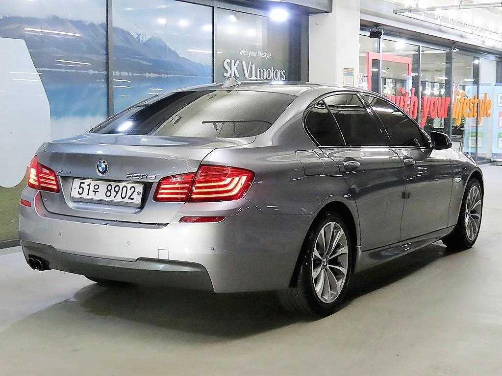 BMW 5 Series - Vista 4