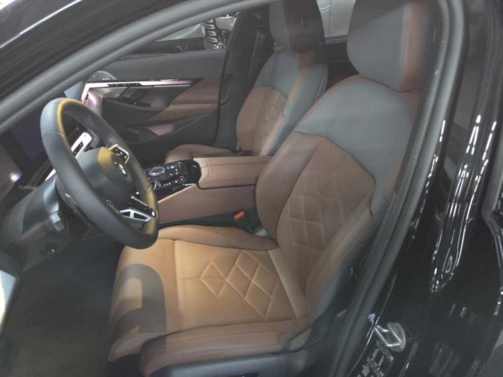 BMW 5 Series - Vista 5