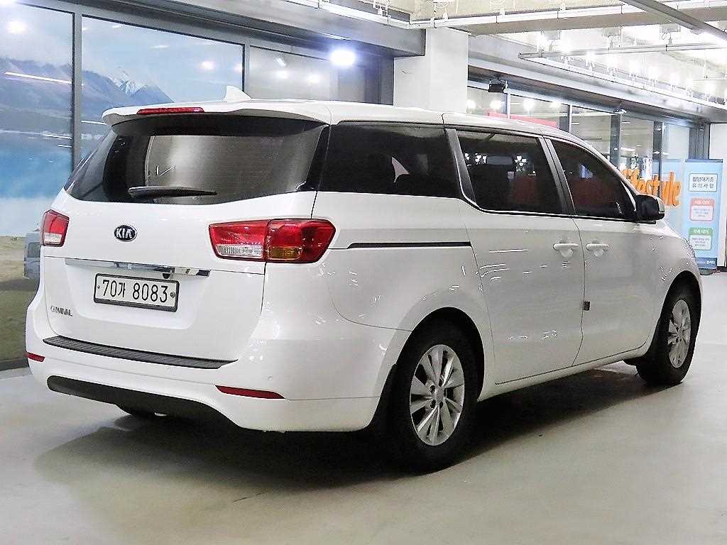 KIA Carnival - Vista 4