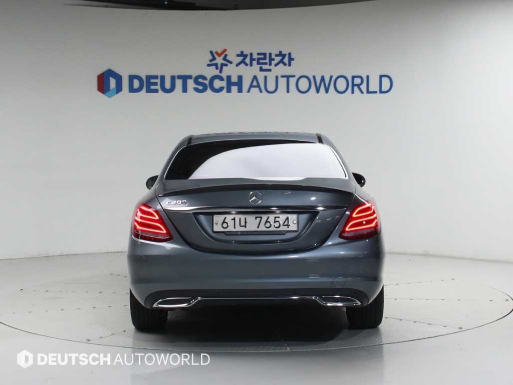 Mercedes Benz C Class - Vista 4