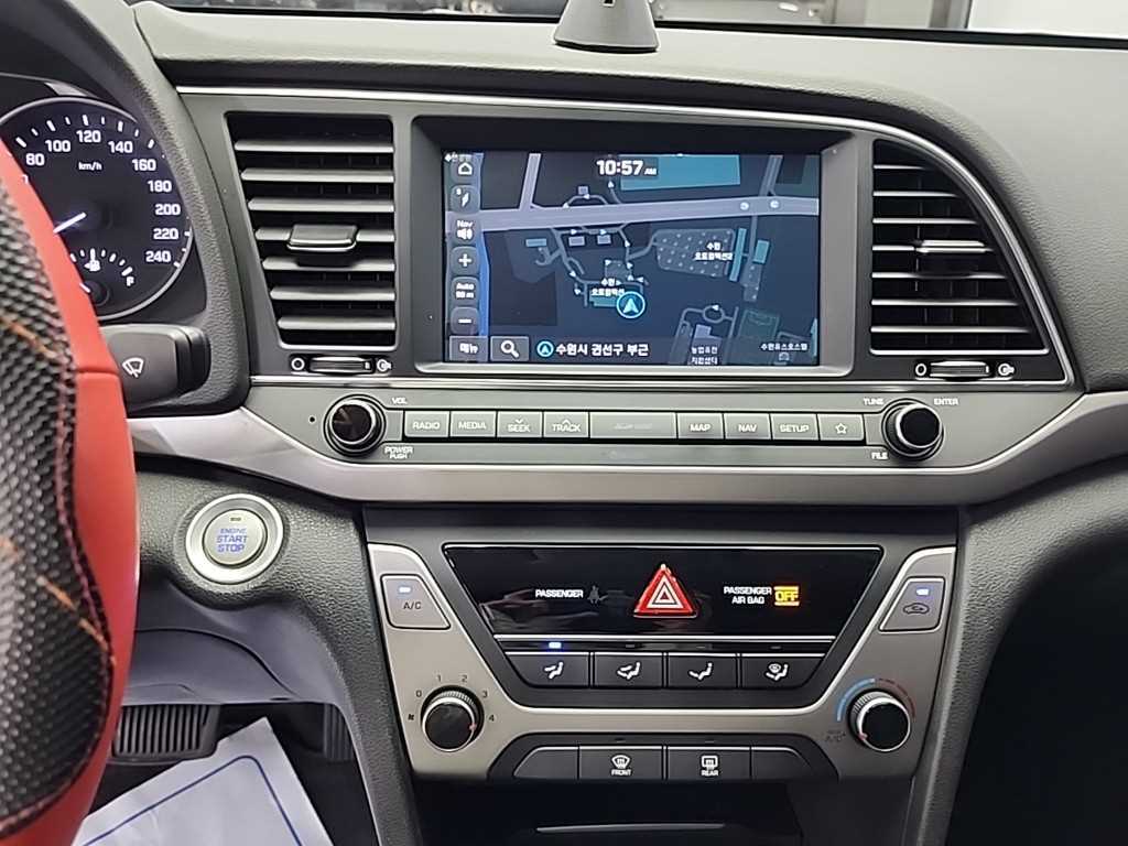 HYUNDAI Avante - Vista 10