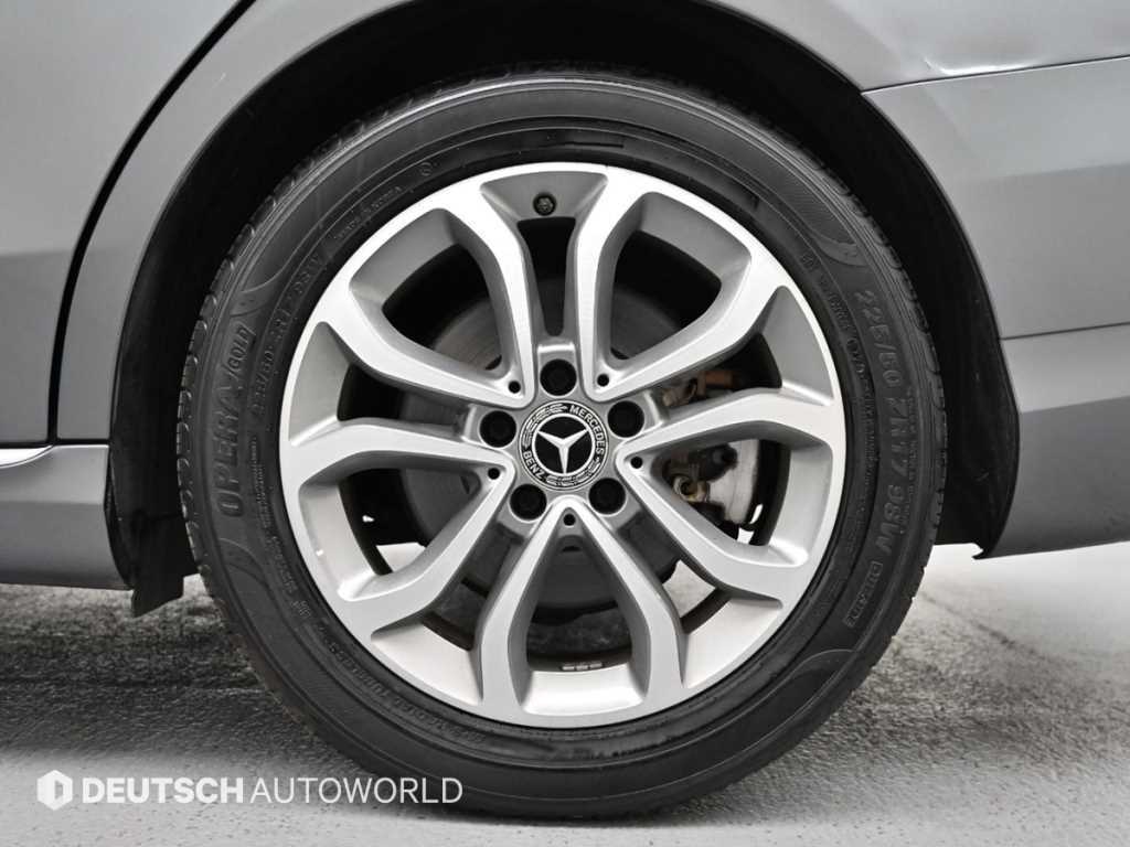 Mercedes Benz C Class - Vista 5