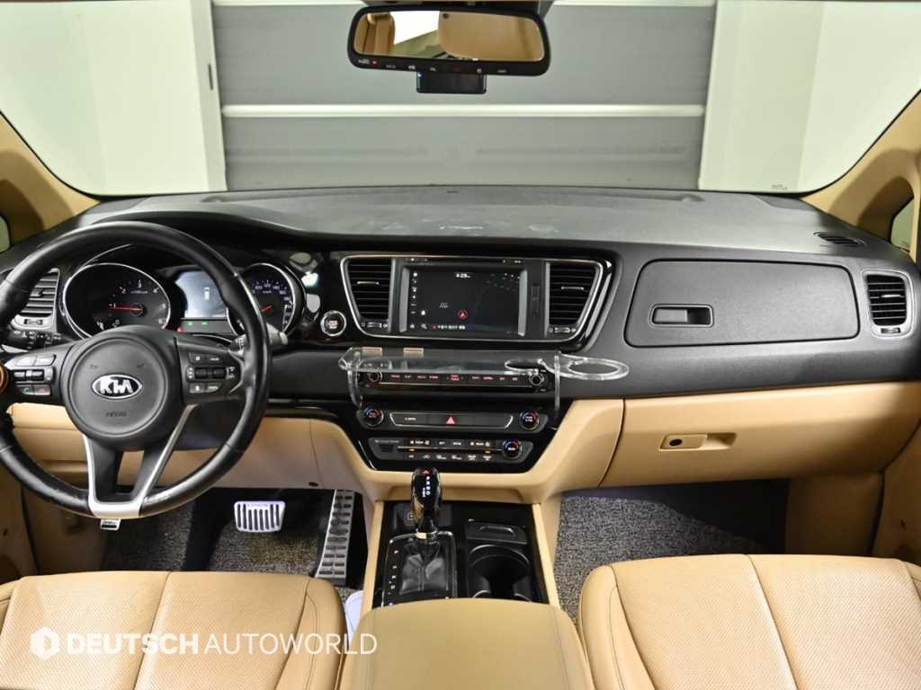 KIA Carnival - Vista 7