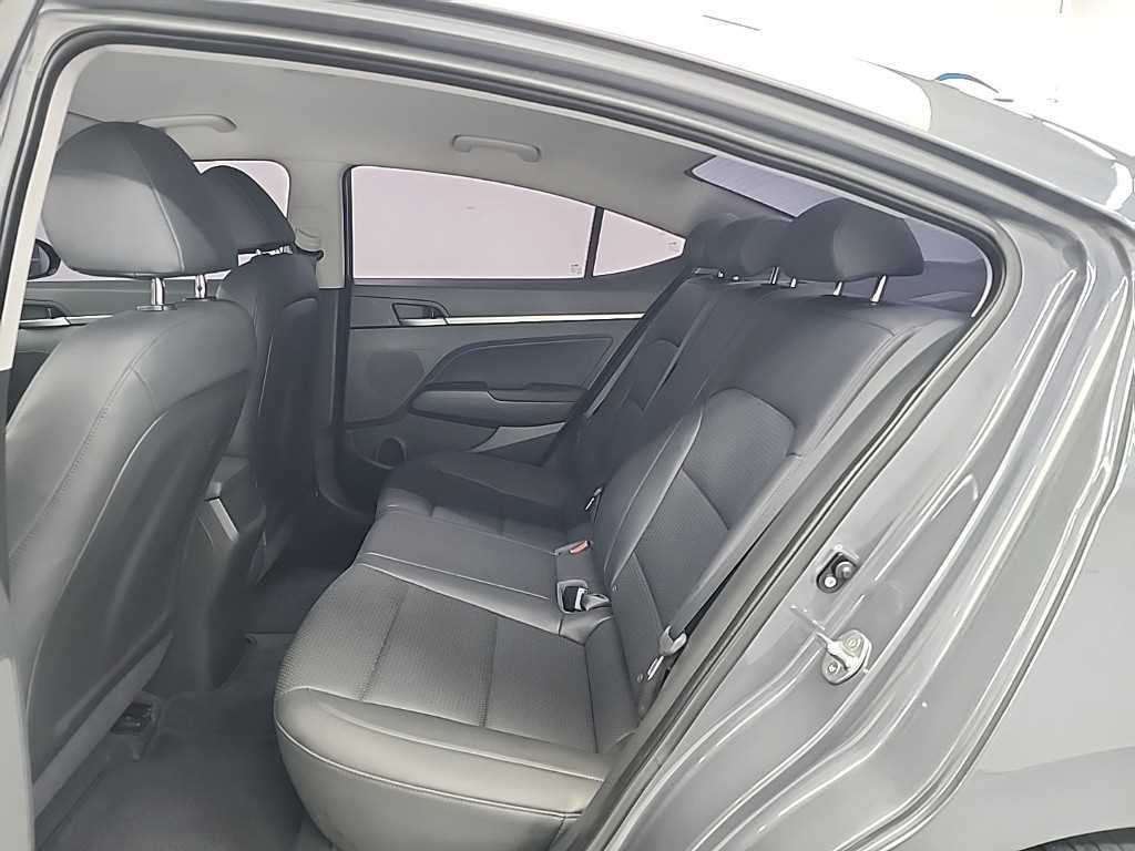 HYUNDAI Avante - Vista 12