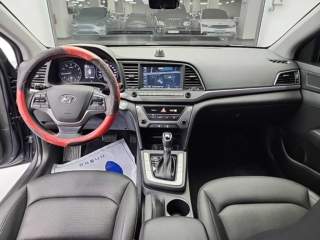 HYUNDAI Avante - Vista 7