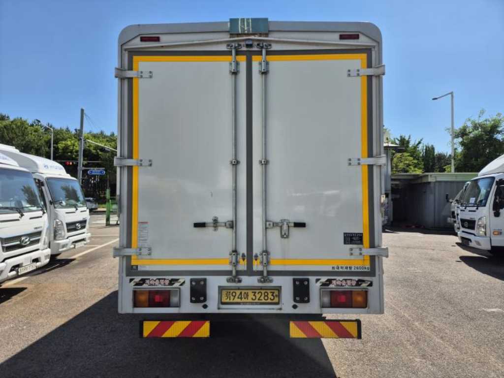 medium and large cargo truck - Vista 5
