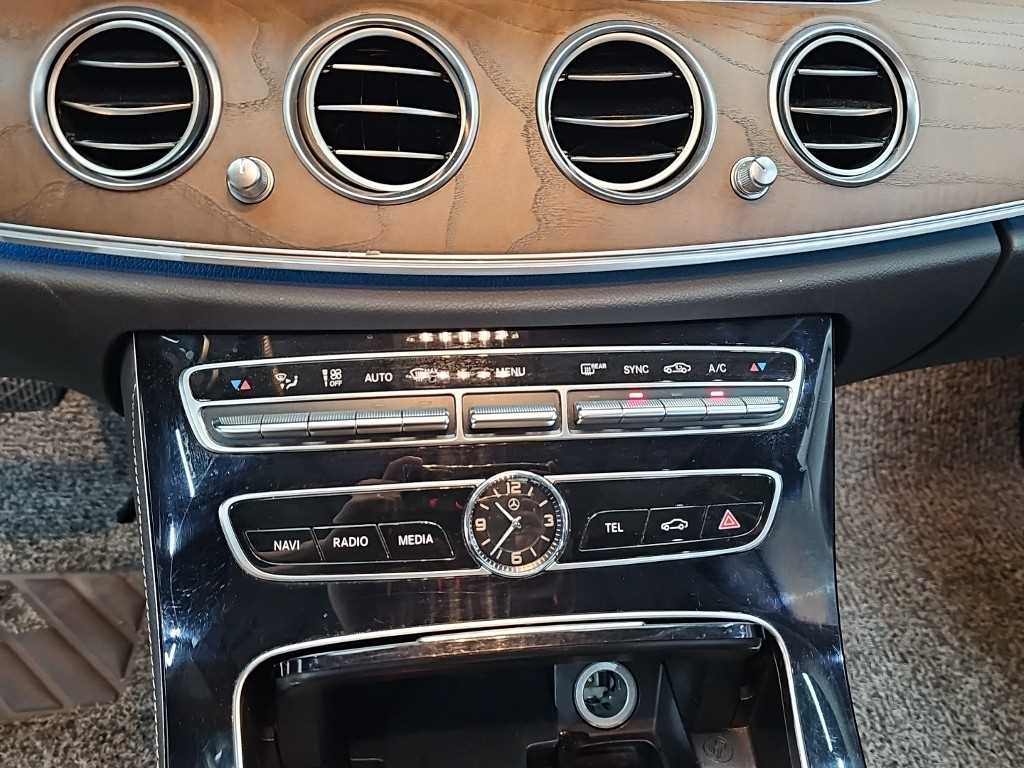 Mercedes Benz E class - Vista 10