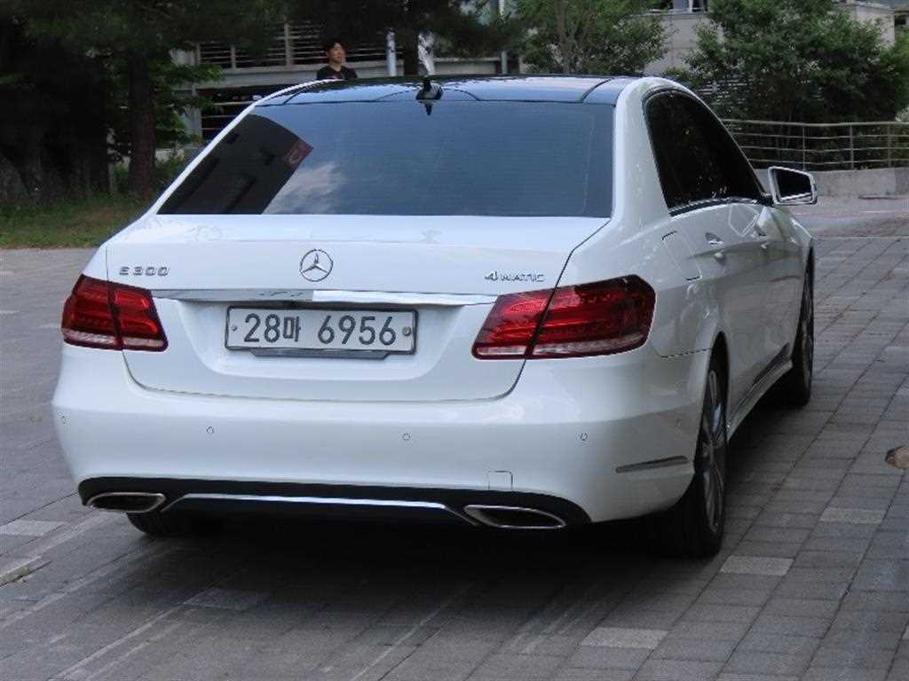 Mercedes Benz E class - Vista 3