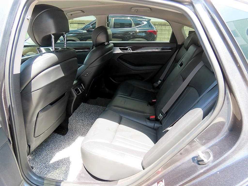 Genesis G80 - Vista 6