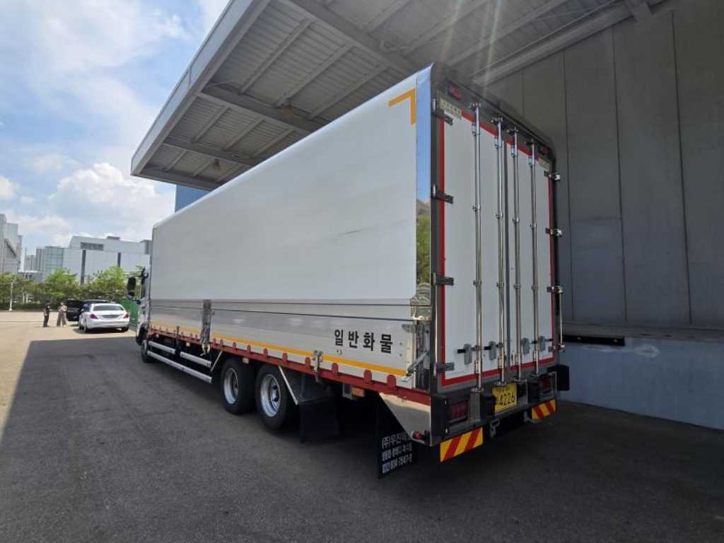 medium and large cargo truck - Vista 3