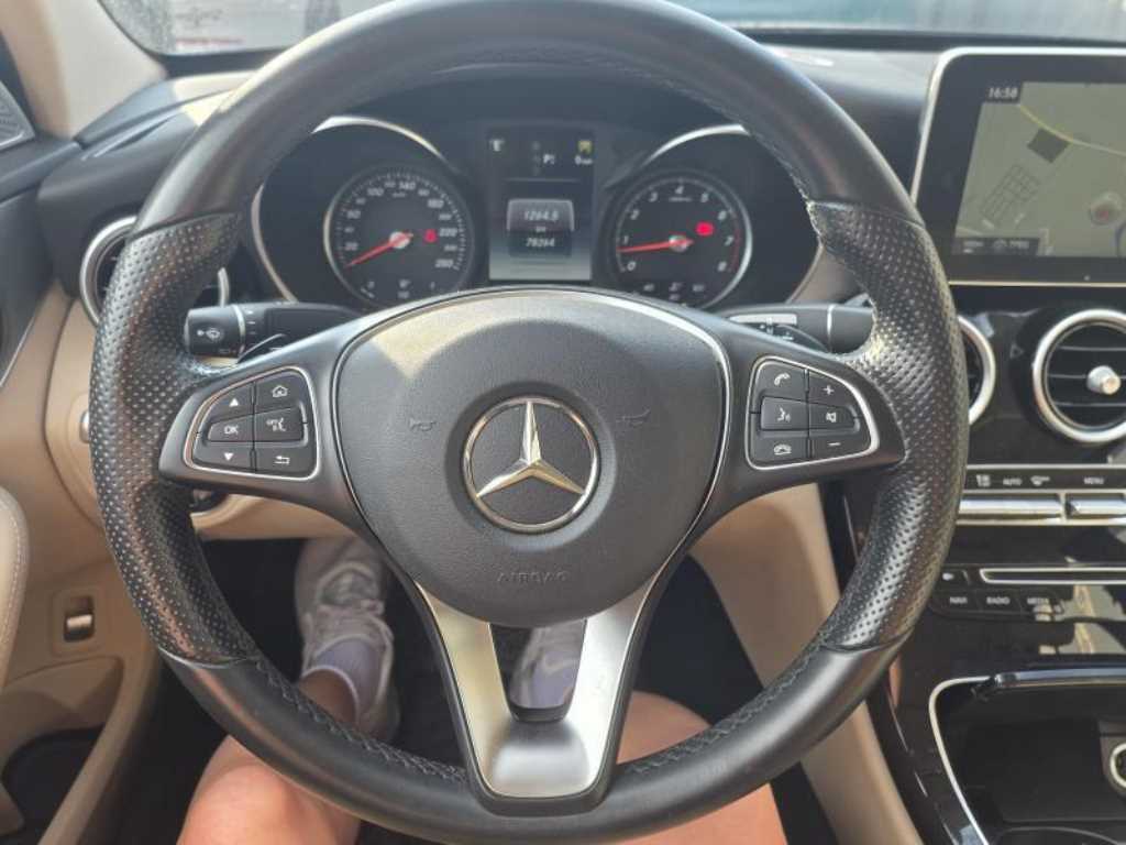 Mercedes Benz C Class - Vista 4