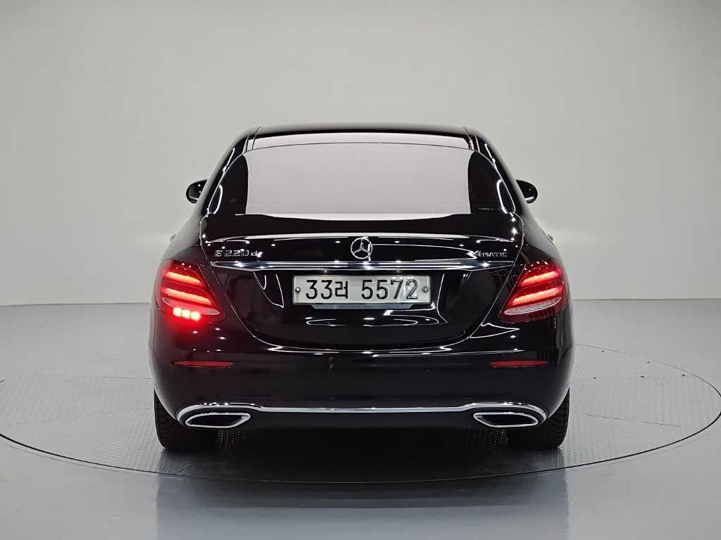 Mercedes Benz E class - Vista 3
