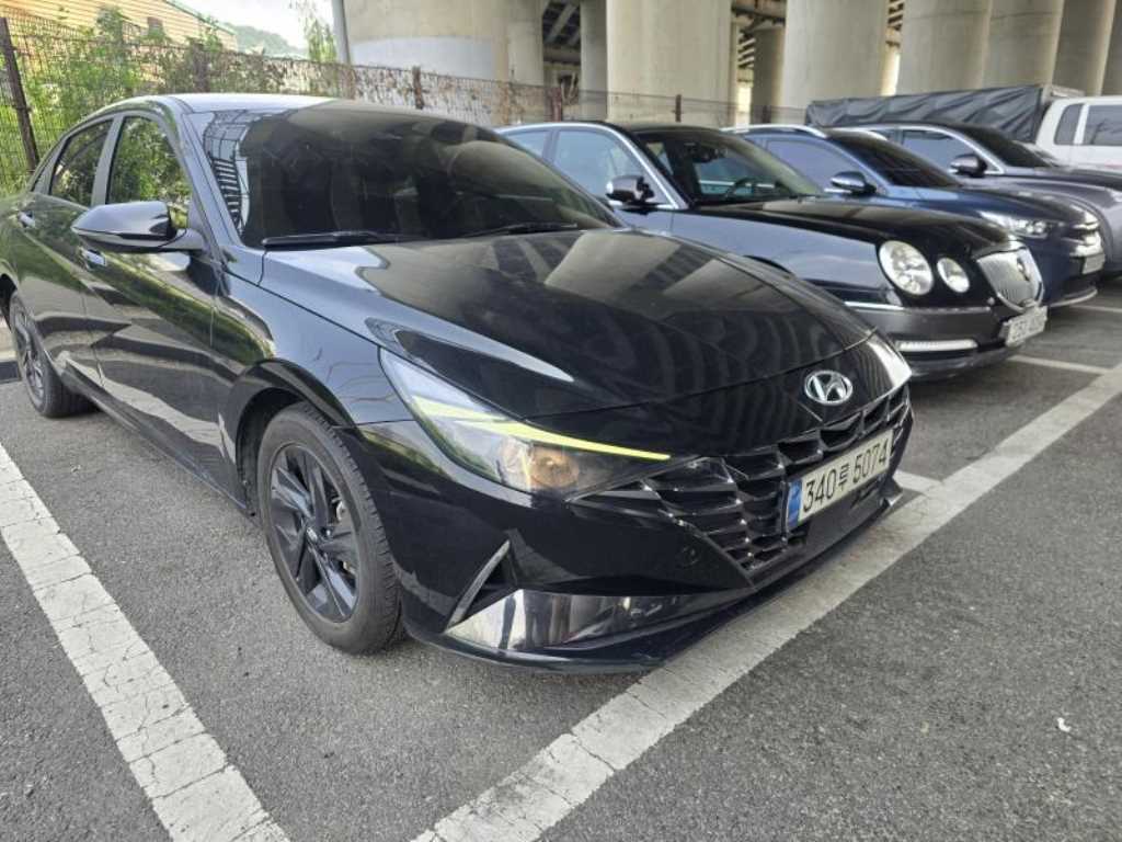 HYUNDAI Avante - Vista 2
