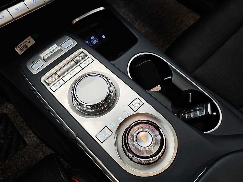 Genesis GV70 - Vista 8