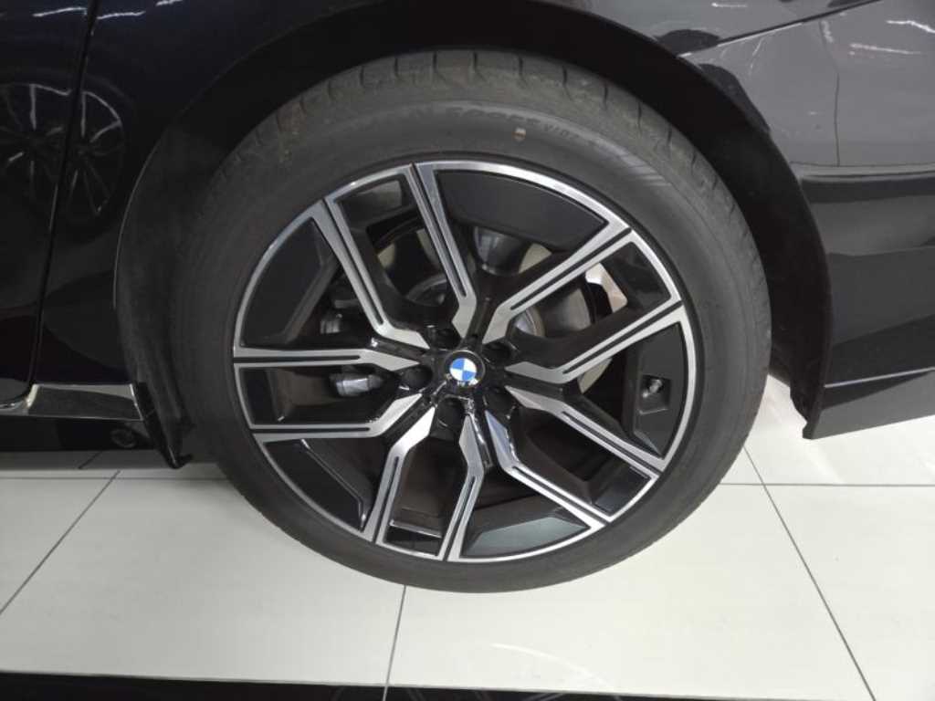 BMW 7 Series - Vista 11