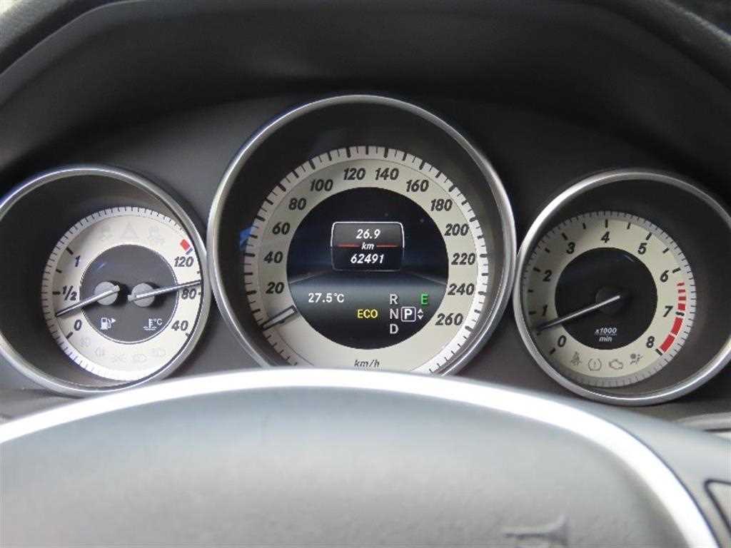 Mercedes Benz E class - Vista 5