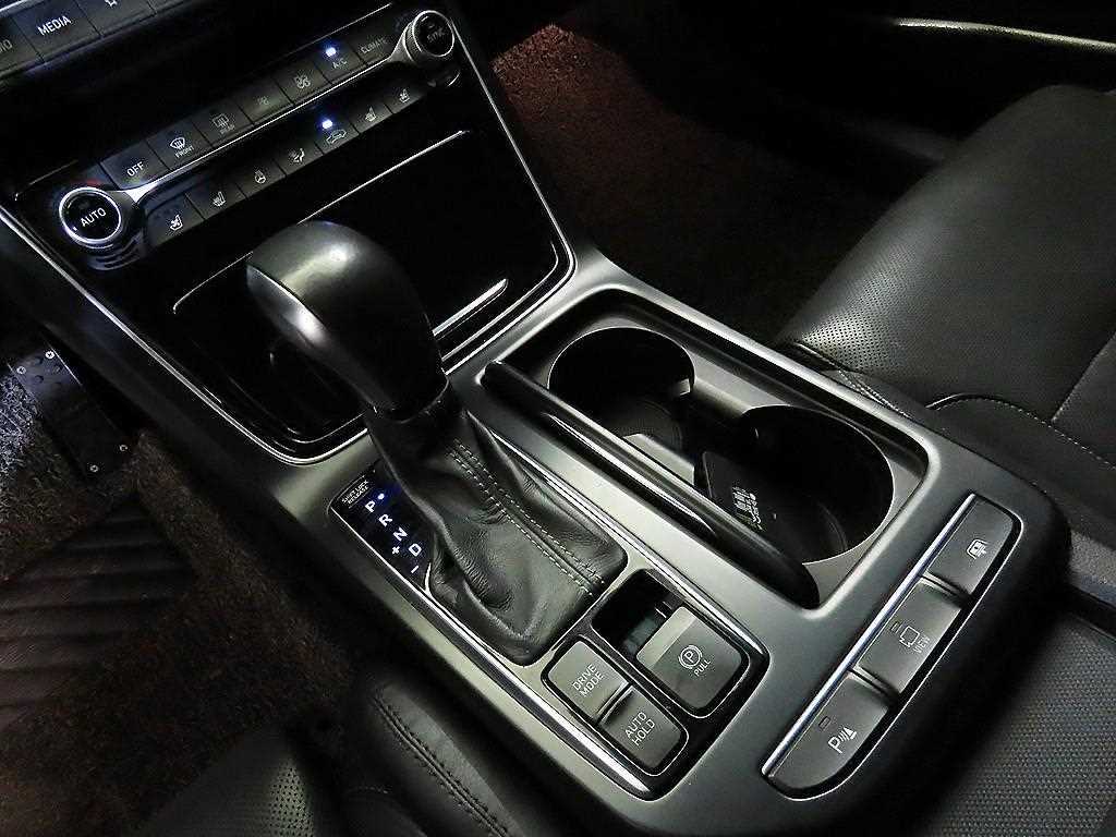 HYUNDAI Grandeur - Vista 12