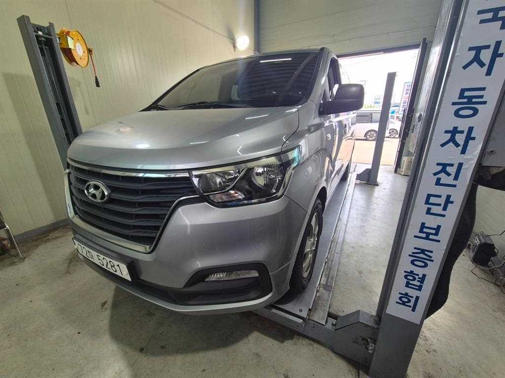 HYUNDAI Starex - Vista 6