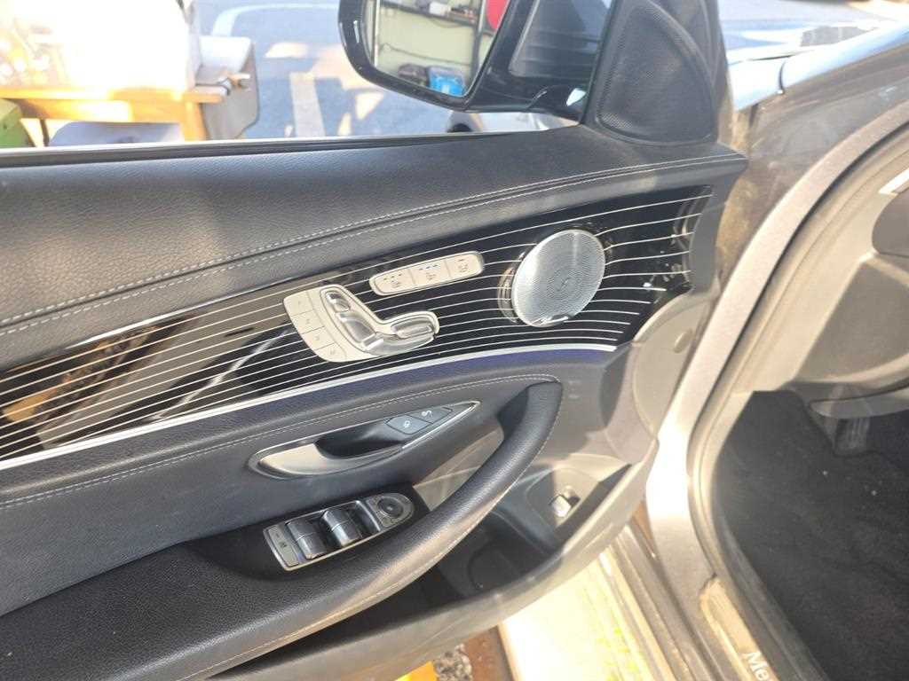 Mercedes Benz E class - Vista 4