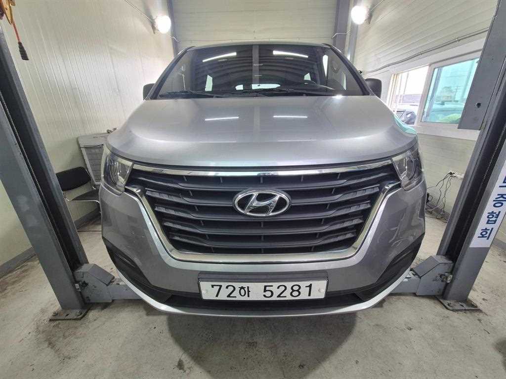 HYUNDAI Starex - Vista 5